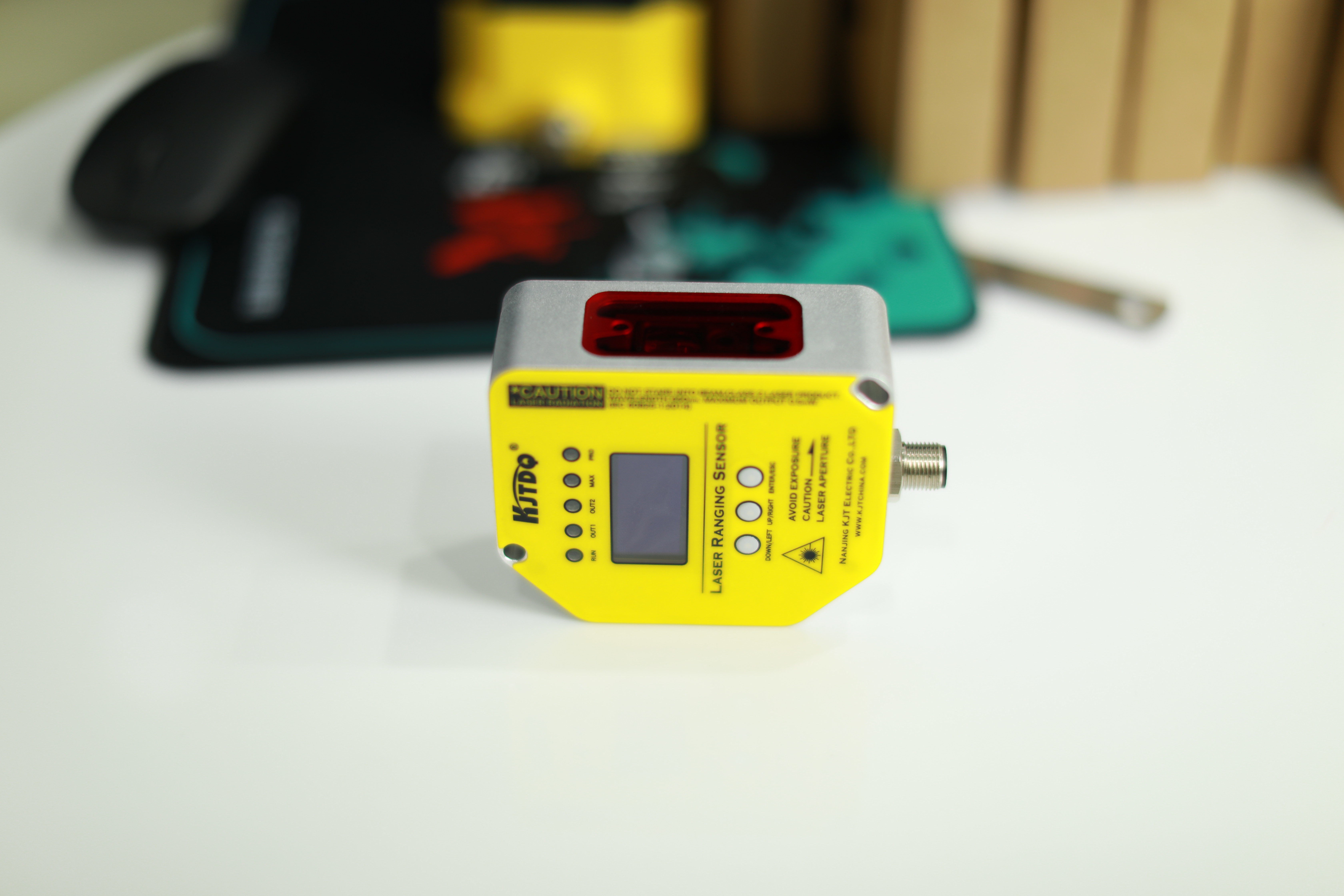 激光測距傳感器的精度差異與哪些因素有關(guān)？